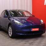Tesla - Model Y - Long Range Dual Motor AWD / Vetokoukku / 2x renkaat ja vanteet / Autopilot / Lasikatto / Muistipenkki / AMD Ryzen // - Maastoauto