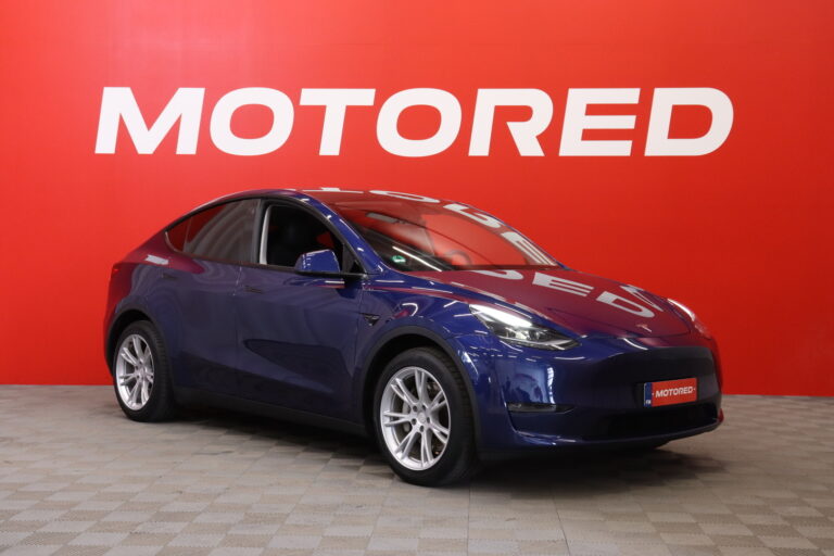 Tesla - Model Y - Long Range Dual Motor AWD / Vetokoukku / 2x renkaat ja vanteet / Autopilot / Lasikatto / Muistipenkki / AMD Ryzen // - Maastoauto