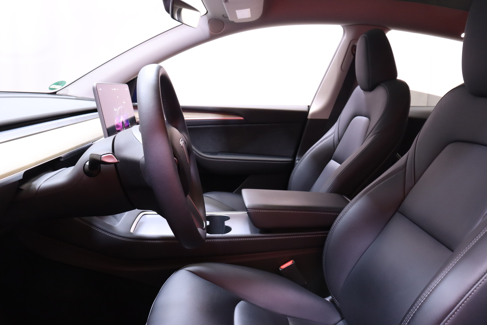 Tesla - Model Y - Long Range Dual Motor AWD / Vetokoukku / 2x renkaat ja vanteet / Autopilot / Lasikatto / Muistipenkki / AMD Ryzen // - Maastoauto