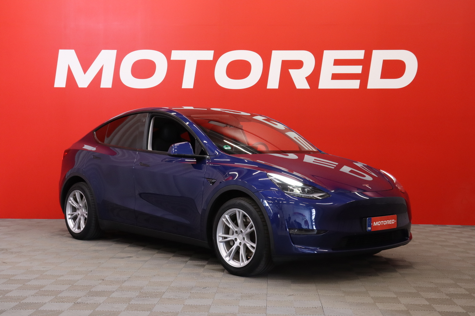 Tesla - Model Y - Long Range Dual Motor AWD / Vetokoukku / 2x renkaat ja vanteet / Autopilot / Lasikatto / Muistipenkki / AMD Ryzen // - Maastoauto