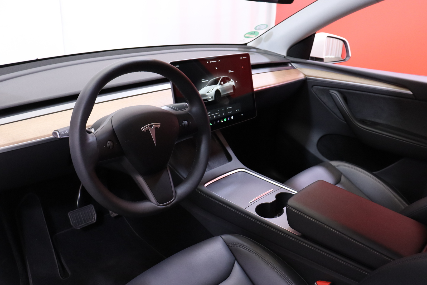 Tesla - Model Y - Long Range - Maastoauto