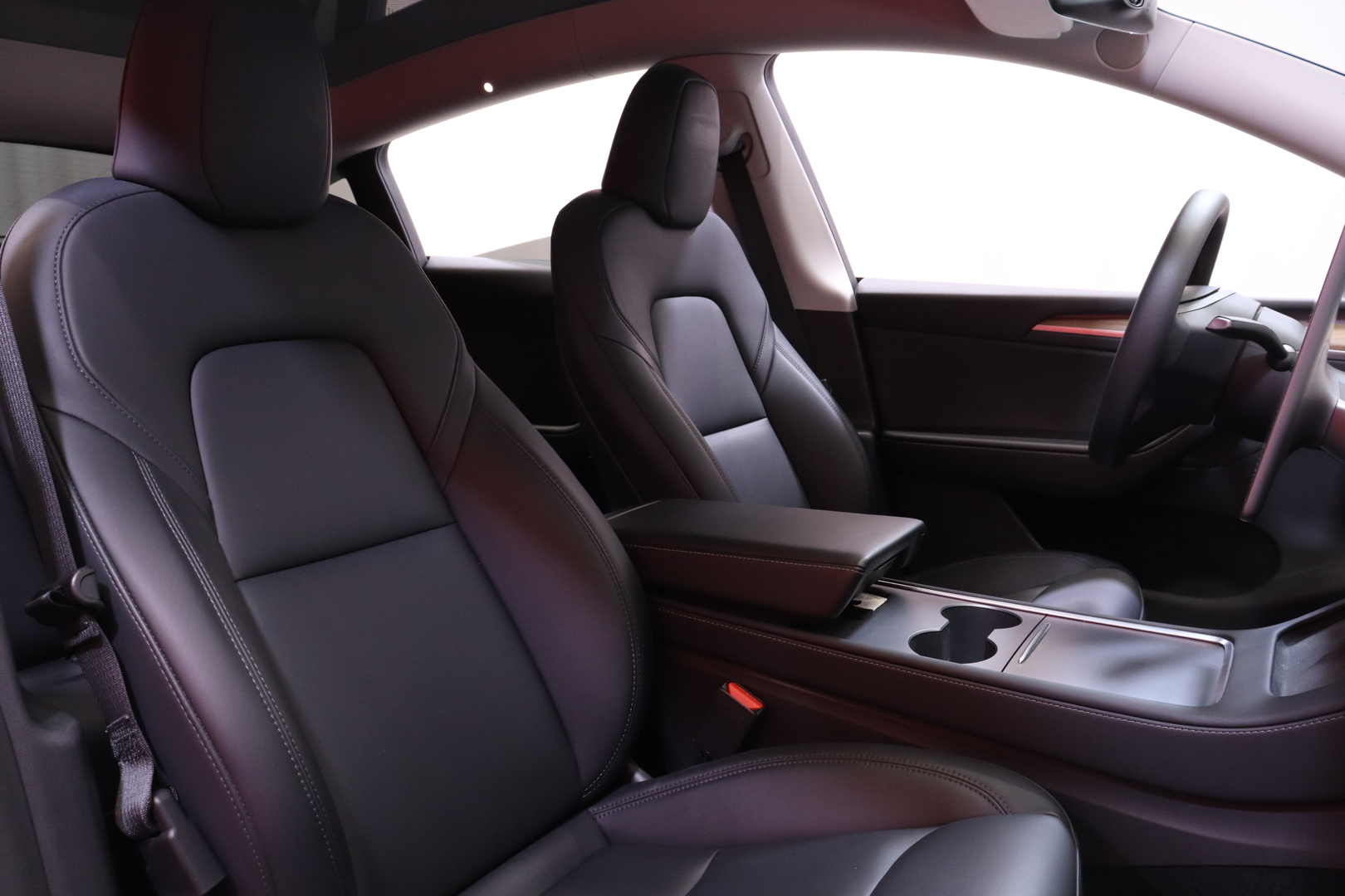 Tesla - Model Y - Long Range - Maastoauto