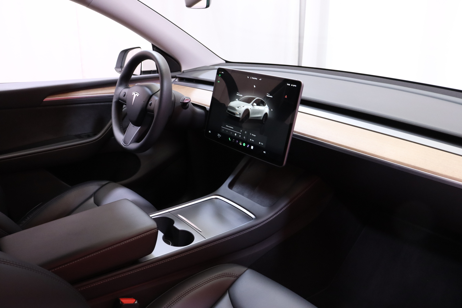 Tesla - Model Y - Long Range - Maastoauto