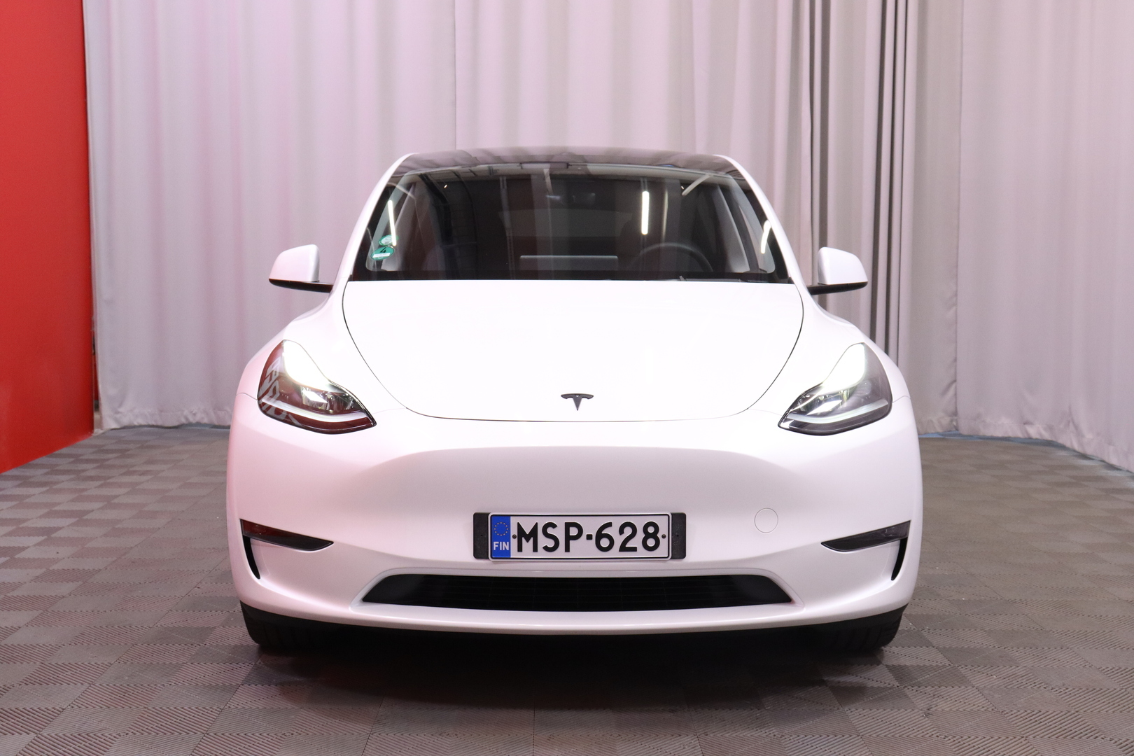 Tesla - Model Y - Long Range - Maastoauto