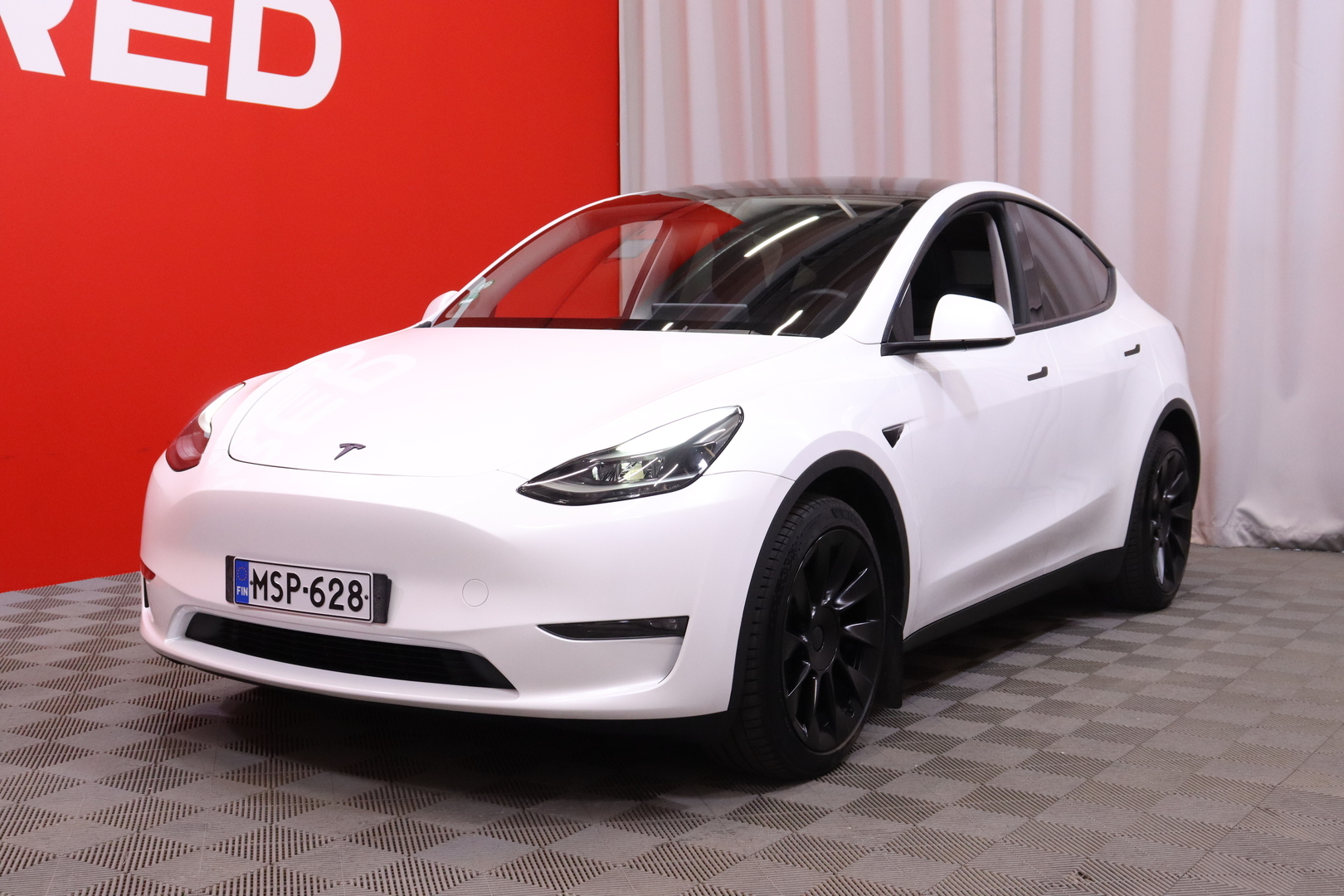 Tesla - Model Y - Long Range - Maastoauto