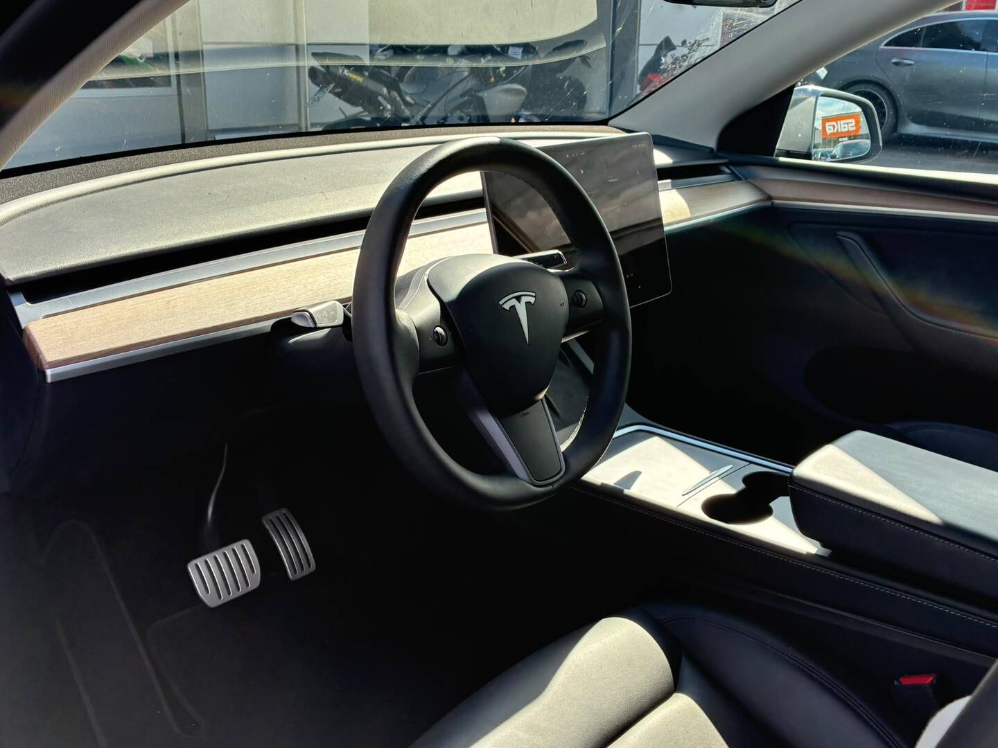 Tesla - Model Y - Performance - Maastoauto