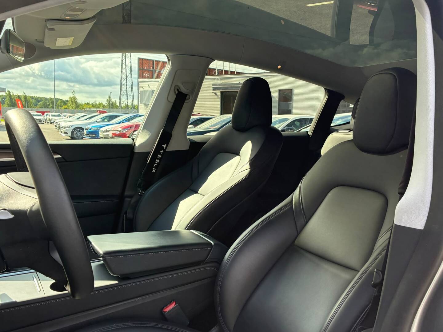 Tesla - Model Y - Performance - Maastoauto