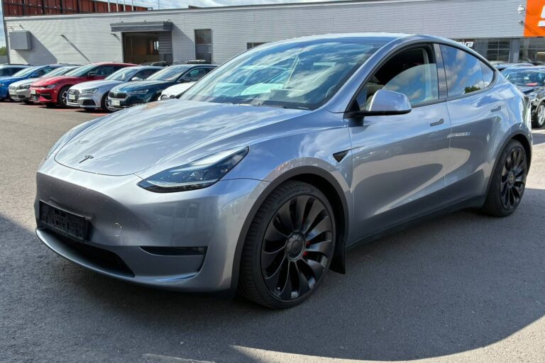 Tesla - Model Y - Performance - Maastoauto