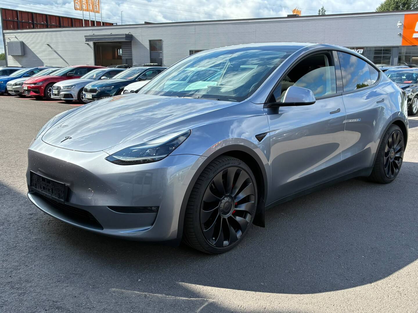 Tesla - Model Y - Performance - Maastoauto