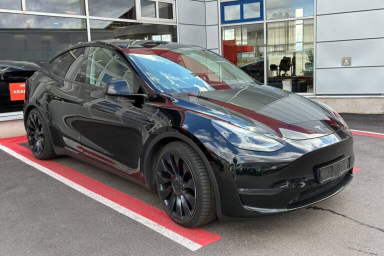 Tesla - Model Y - Performance - Maastoauto
