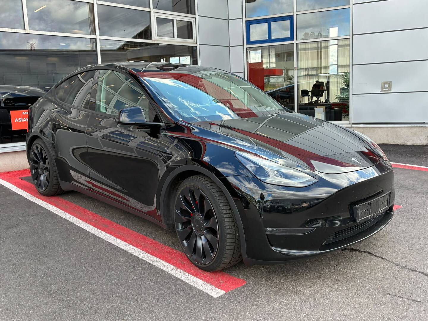 Tesla - Model Y - Performance - Maastoauto