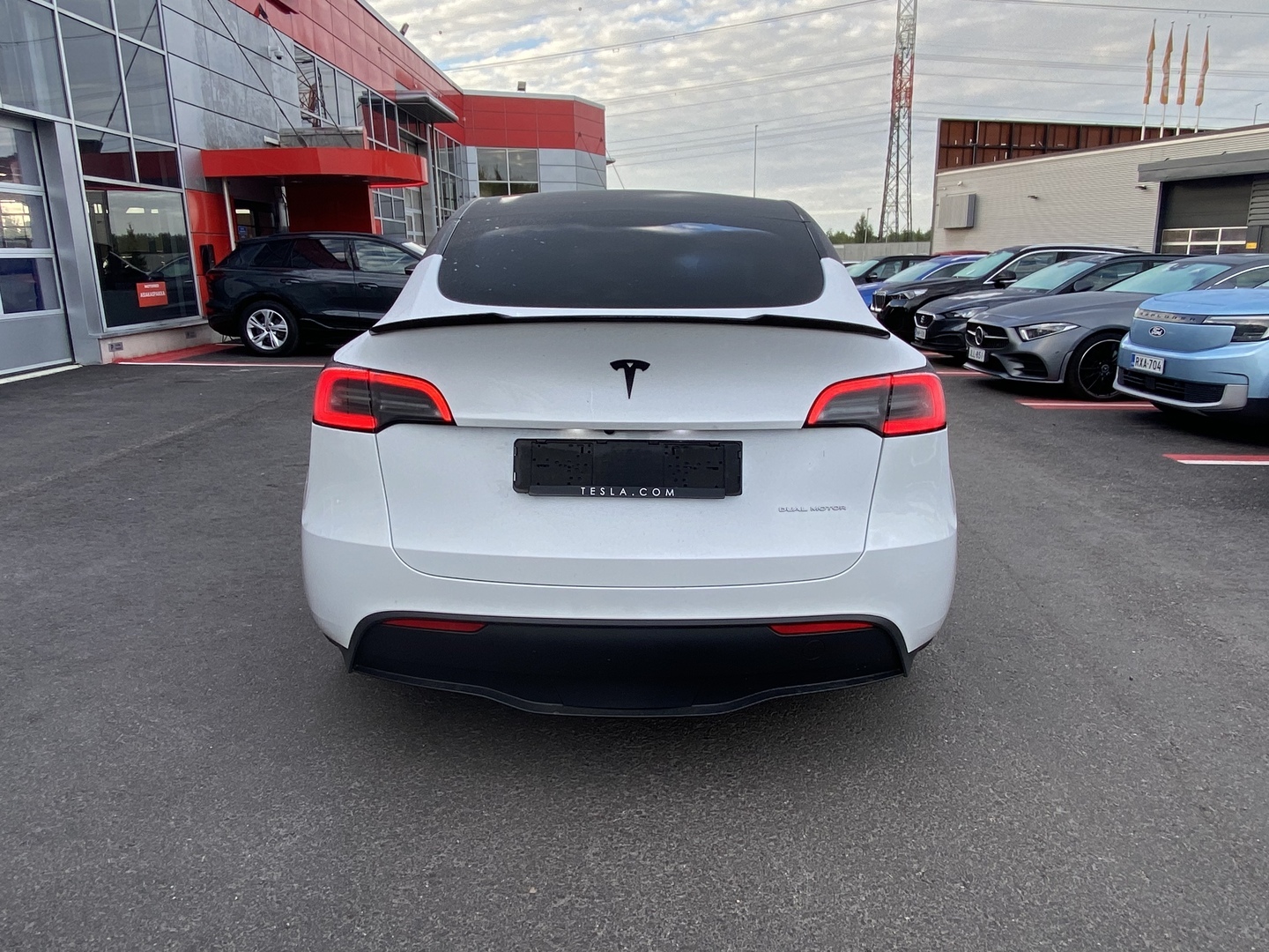 Tesla - Model Y - Long Range - Maastoauto