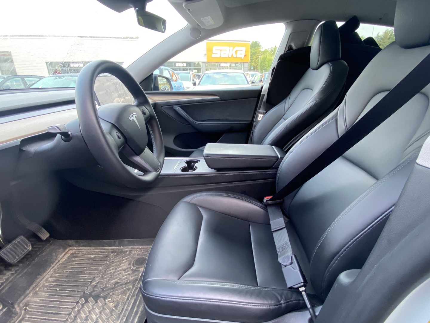 Tesla - Model Y - Long Range - Maastoauto