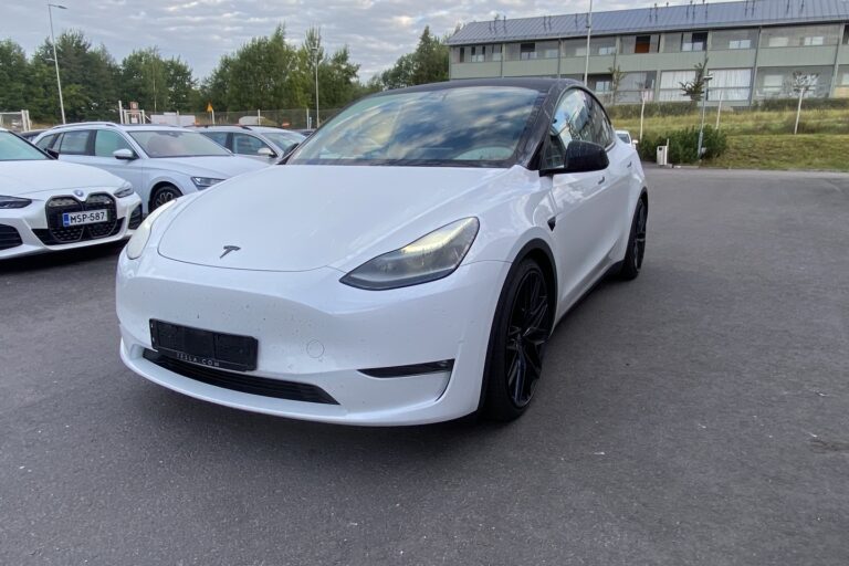 Tesla - Model Y - Long Range - Maastoauto