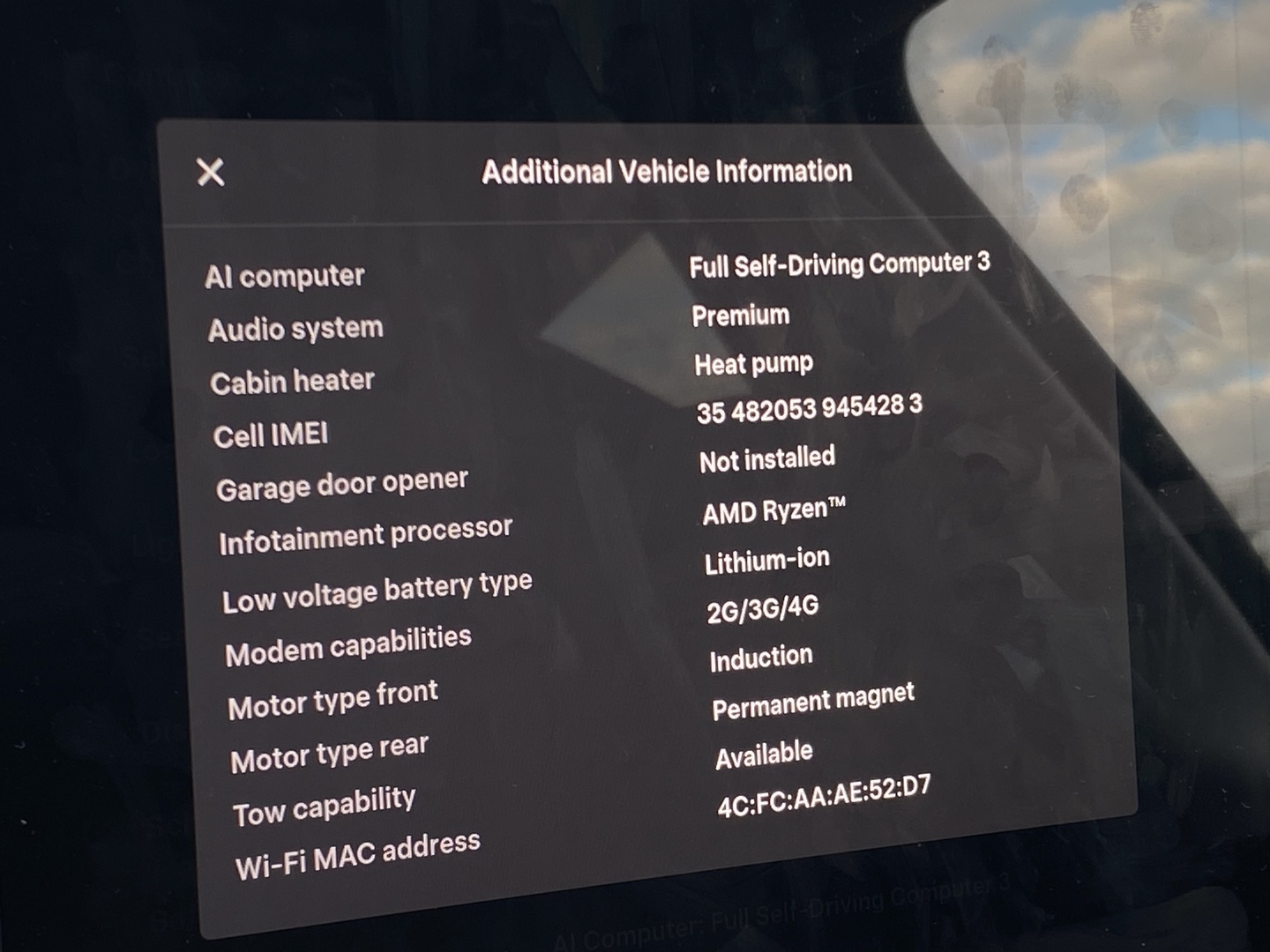 Tesla - Model Y - Long Range - Maastoauto