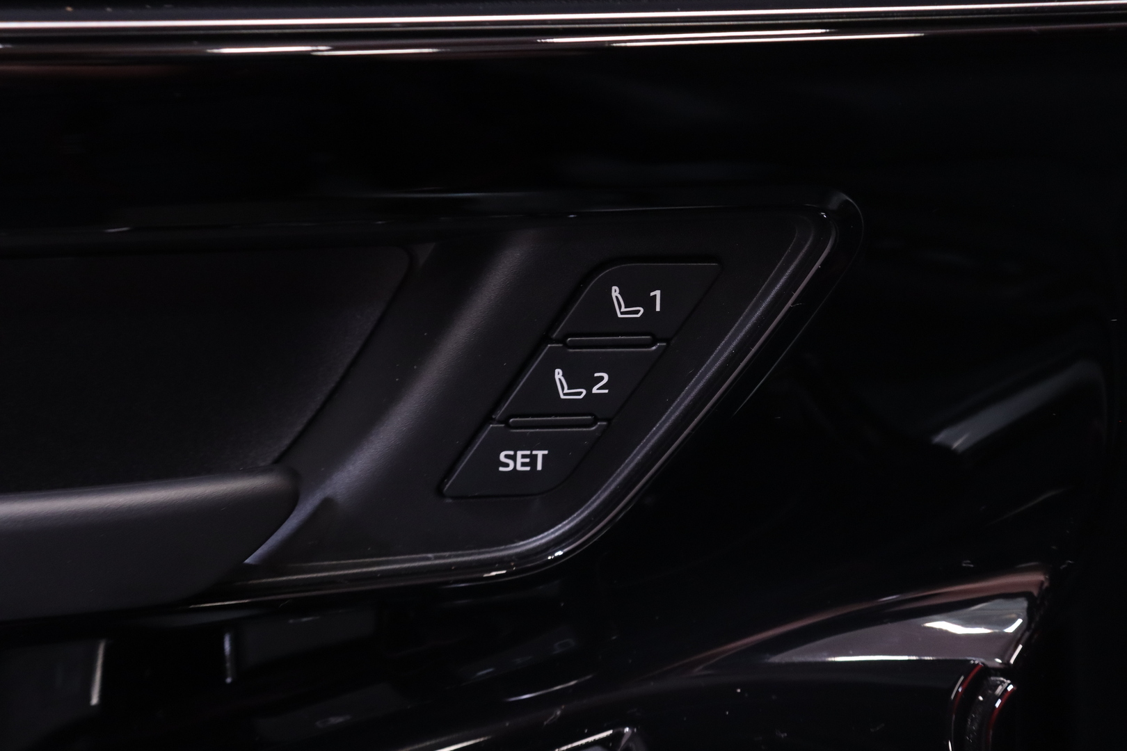 Toyota - bZ4X - Premium AWD // Huippuvarusteet! / JBL / Merkkihuollot / Panorama yms. // - Maastoauto