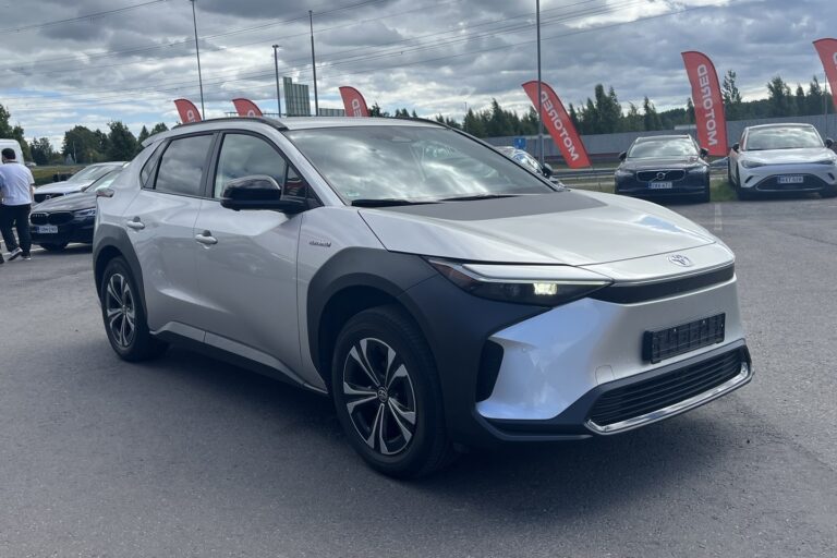 Toyota - bZ4X - Active - Maastoauto