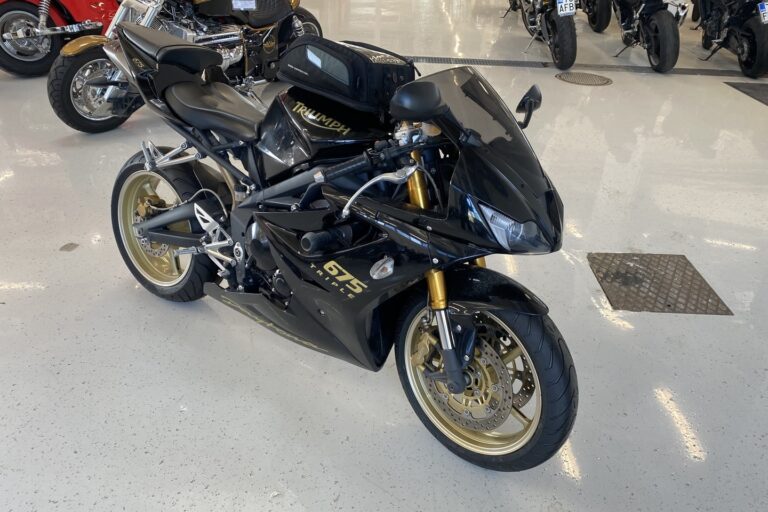Triumph - DAYTONA - 675 // Juuri saapunut! / Huoltokirja / Shifter // - Moottoripyörä