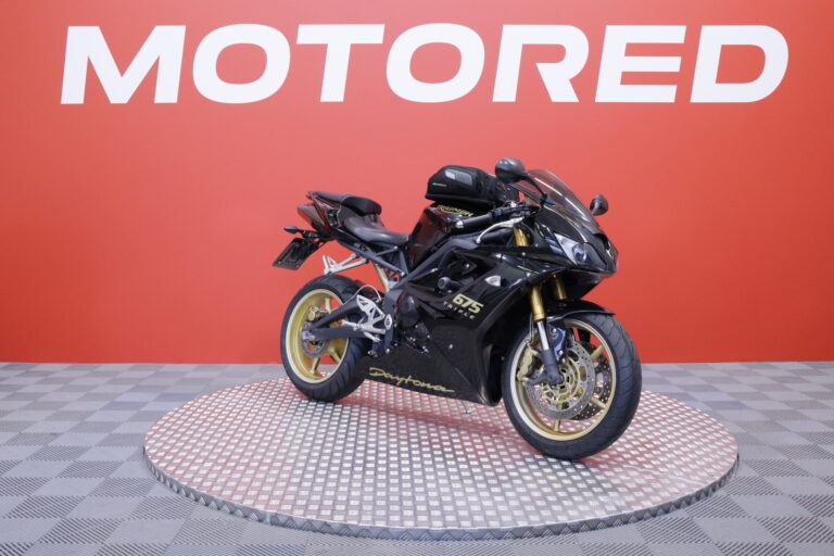 Triumph - DAYTONA - 675 // Juuri saapunut! / Huoltokirja / Shifter // - Moottoripyörä
