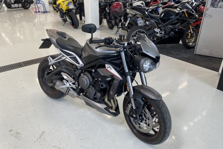 Triumph - STREET TRIPLE - 765 RS // Juuri saapunut! / Suomi-pyörä / Shifter / TC // - Moottoripyörä