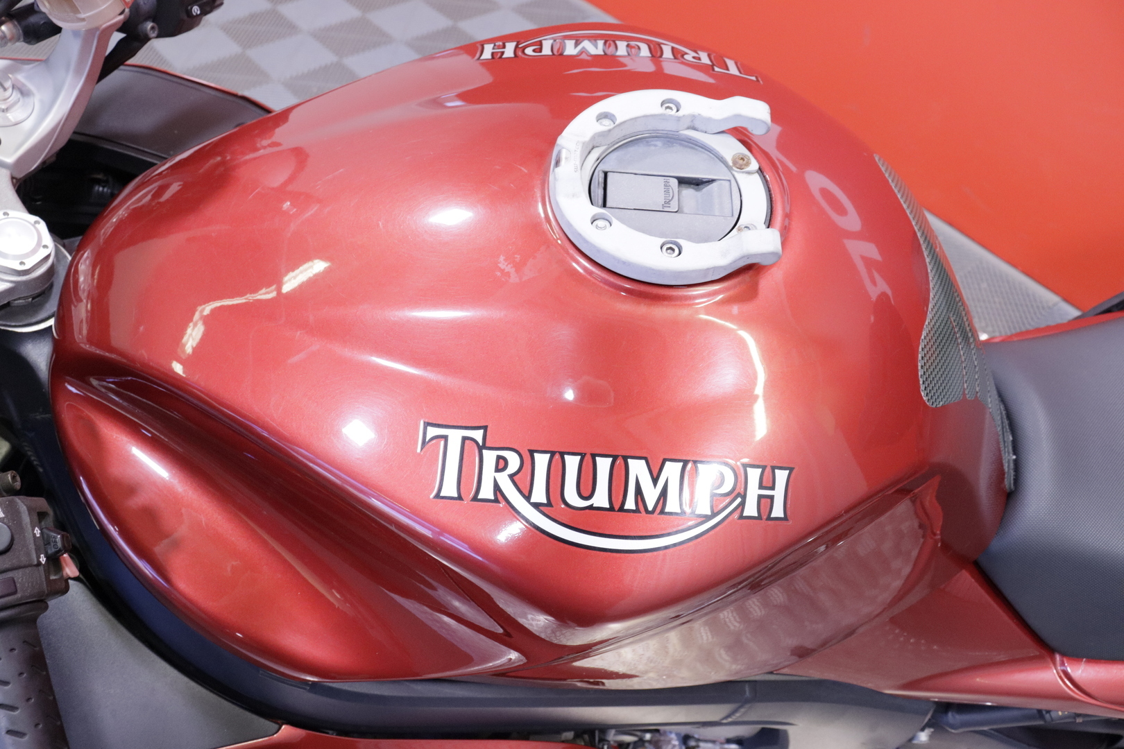 Triumph - Sprint - ST // Huoltokirja / 3x Laukut / Suomi-Pyörä / ABS // - Moottoripyörä