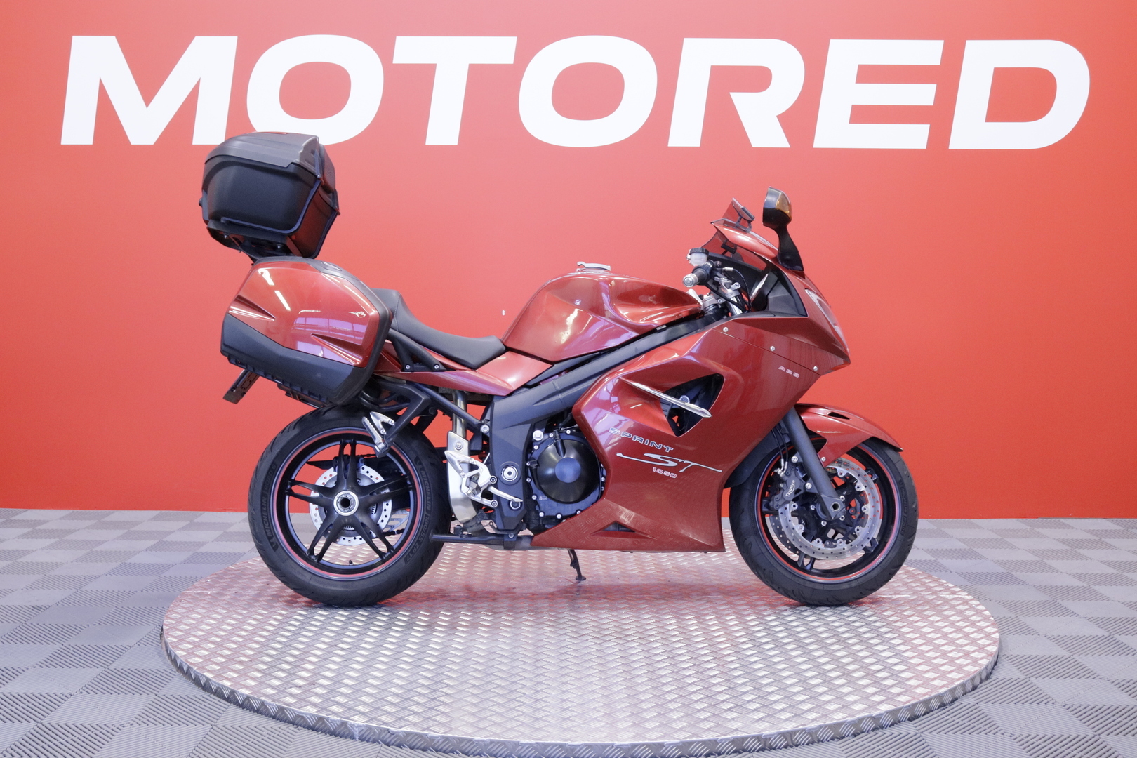 Triumph - Sprint - ST // Huoltokirja / 3x Laukut / Suomi-Pyörä / ABS // - Moottoripyörä