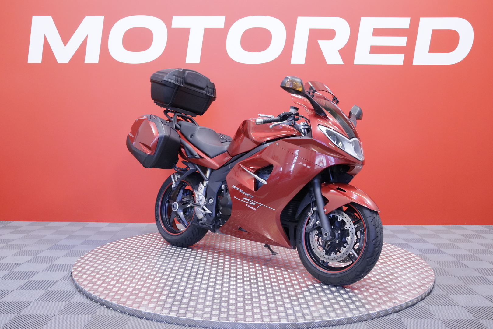 Triumph - Sprint - ST // Huoltokirja / 3x Laukut / Suomi-Pyörä / ABS // - Moottoripyörä