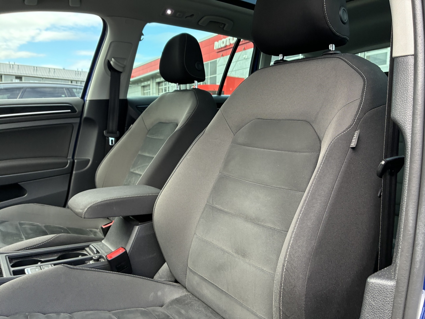 Volkswagen - Golf - Variant Highline R-Line 1,6 TDI 85 kW (115 hv) DSG-automaatti - Farmari