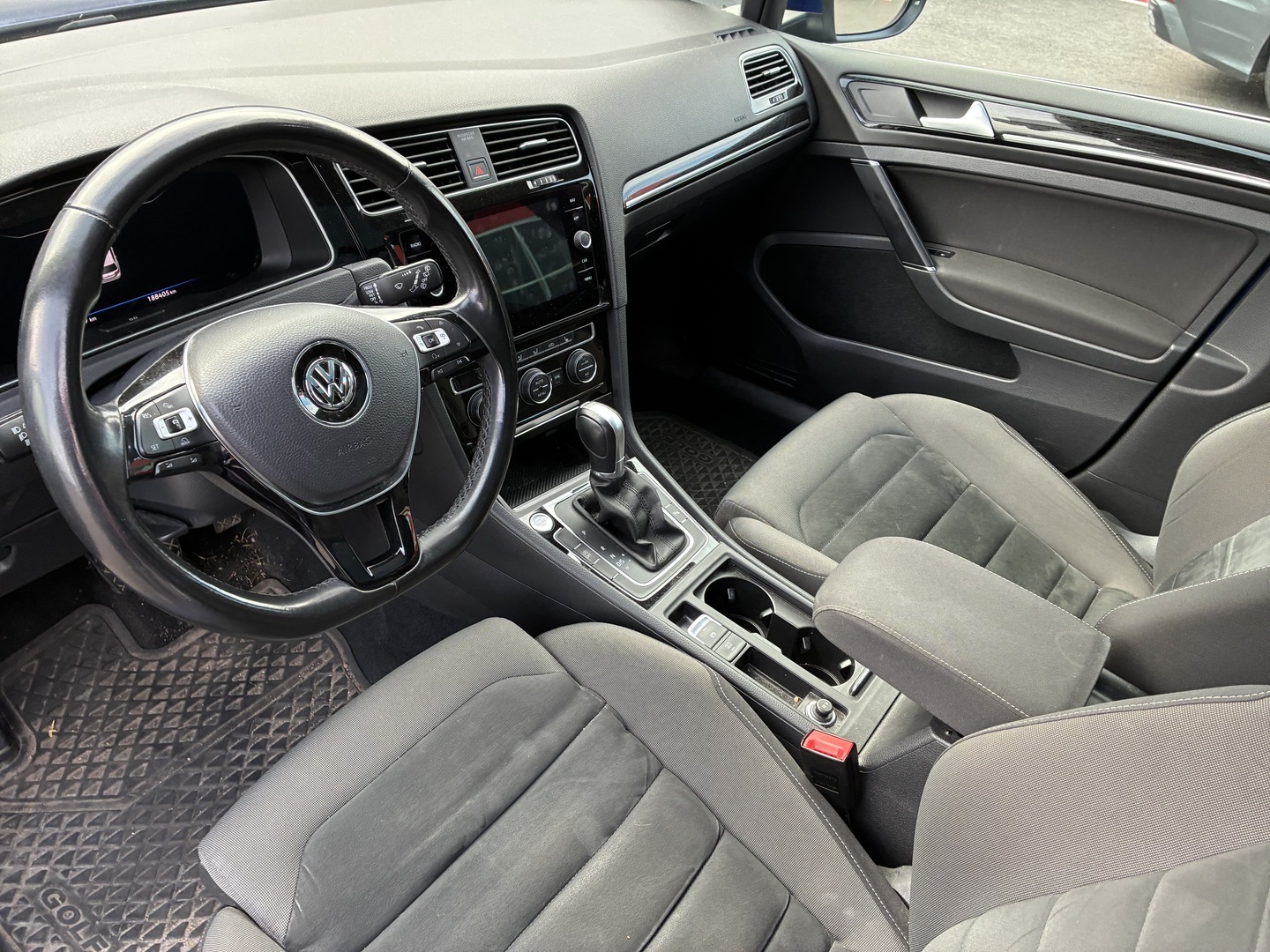 Volkswagen - Golf - Variant Highline R-Line 1,6 TDI 85 kW (115 hv) DSG-automaatti - Farmari
