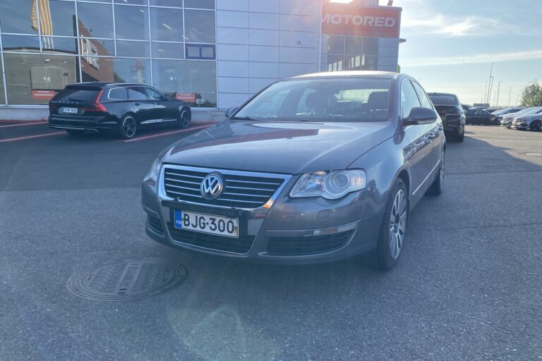 Volkswagen - Passat - 4D PASSAT SEDAN 2.0FSI-3C/271 - Sedan