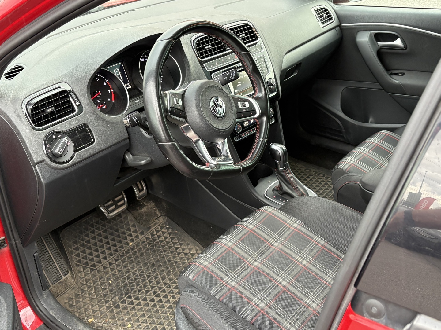 Volkswagen - Polo - GTI 1,8 TSI 141 kW (192 hv) DSG **Suomi-auto / Panorama / Peruutuskamera** - Viistoperä