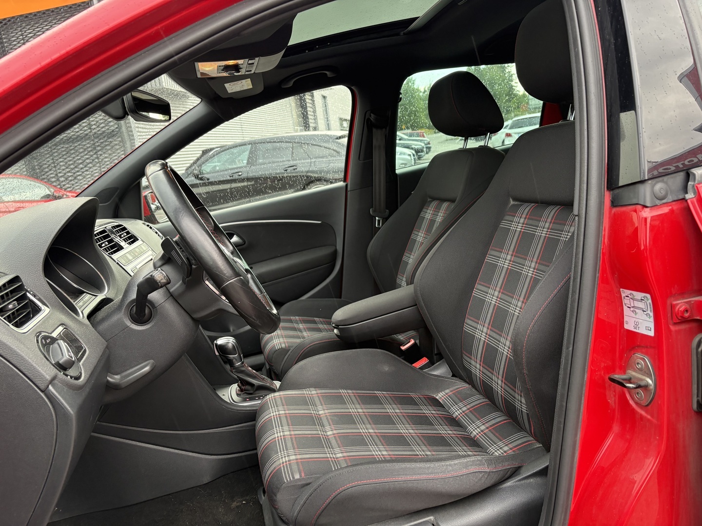 Volkswagen - Polo - GTI 1,8 TSI 141 kW (192 hv) DSG **Suomi-auto / Panorama / Peruutuskamera** - Viistoperä