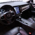 Volvo - V90 - D4 Momentum // Suomi-auto / Webasto / Jakohihna vaihdettu / Vetokoukku / ACC / Lämmitettävä tuulilasi / Muistipenkki - Farmari