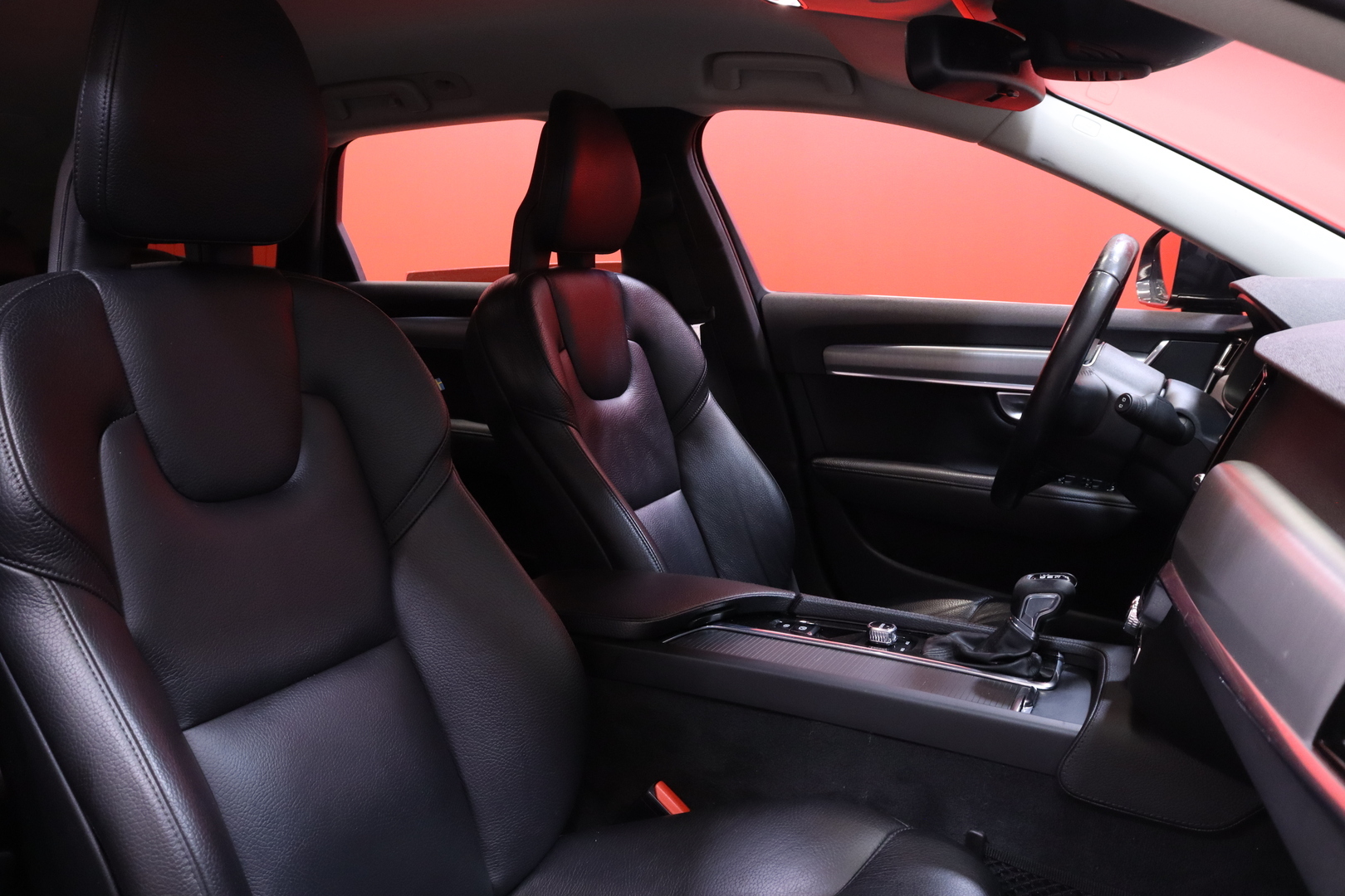 Volvo - V90 - D4 Momentum // Suomi-auto / Webasto / Jakohihna vaihdettu / Vetokoukku / ACC / Lämmitettävä tuulilasi / Muistipenkki - Farmari