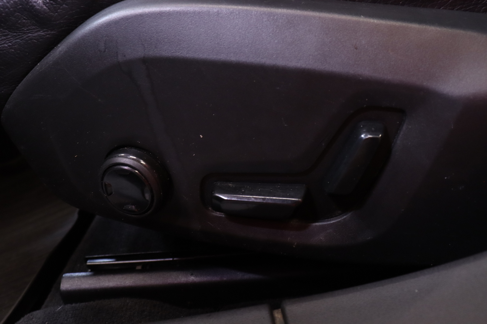 Volvo - V90 - D4 Momentum // Suomi-auto / Webasto / Jakohihna vaihdettu / Vetokoukku / ACC / Lämmitettävä tuulilasi / Muistipenkki - Farmari
