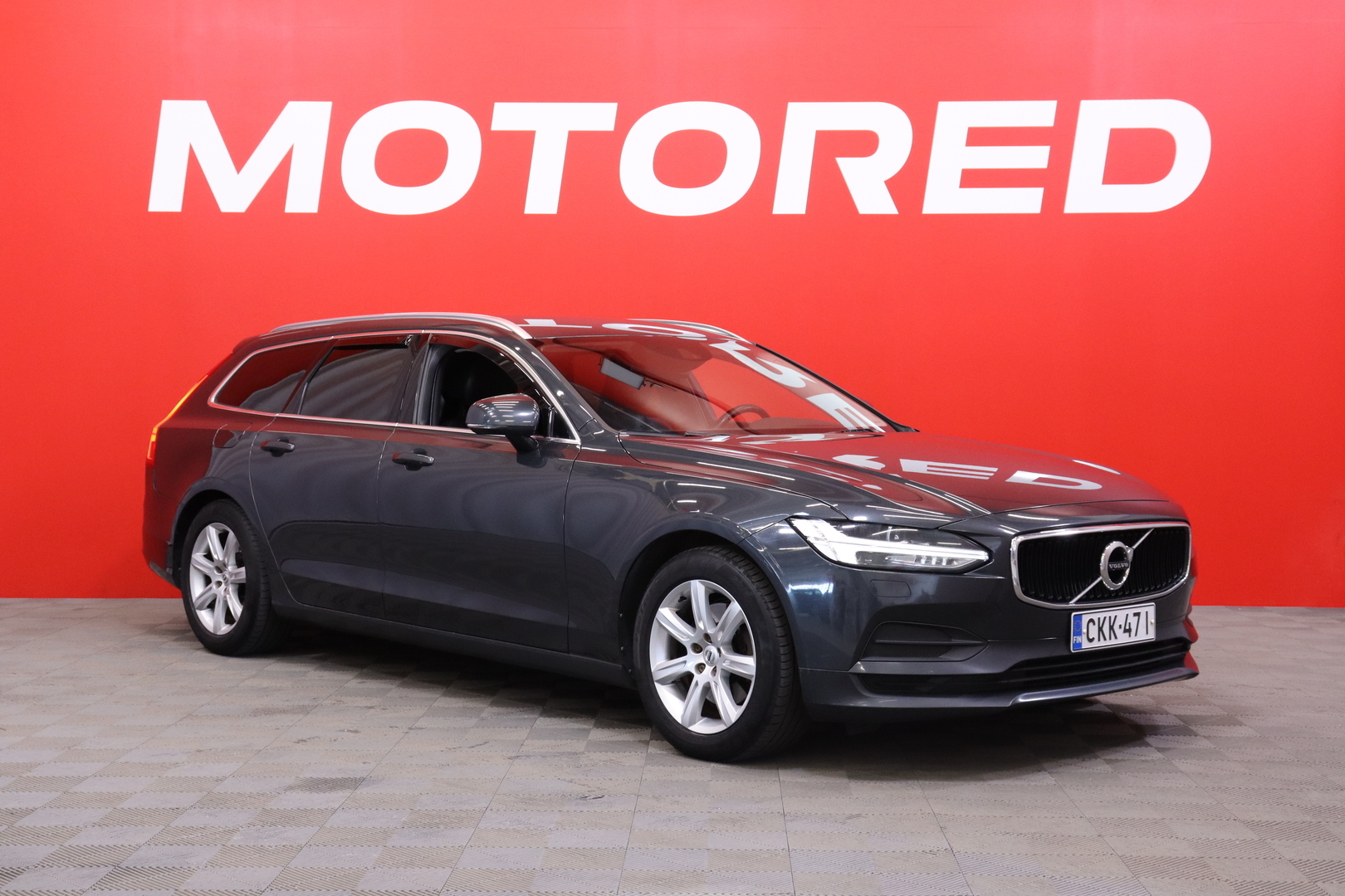 Volvo - V90 - D4 Momentum // Suomi-auto / Webasto / Jakohihna vaihdettu / Vetokoukku / ACC / Lämmitettävä tuulilasi / Muistipenkki - Farmari