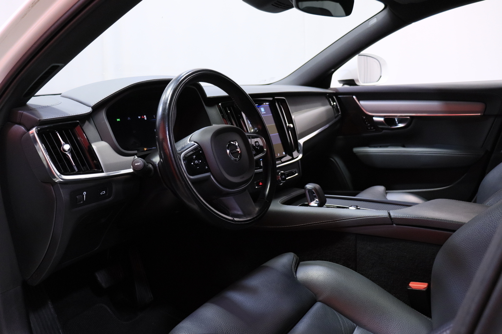 Volvo - V90 Cross Country - B4 AWD D-MHEV Business aut/ Juuri huollettu Suomi-auto! / Webasto / ACC / H&K / Koukku / - Farmari