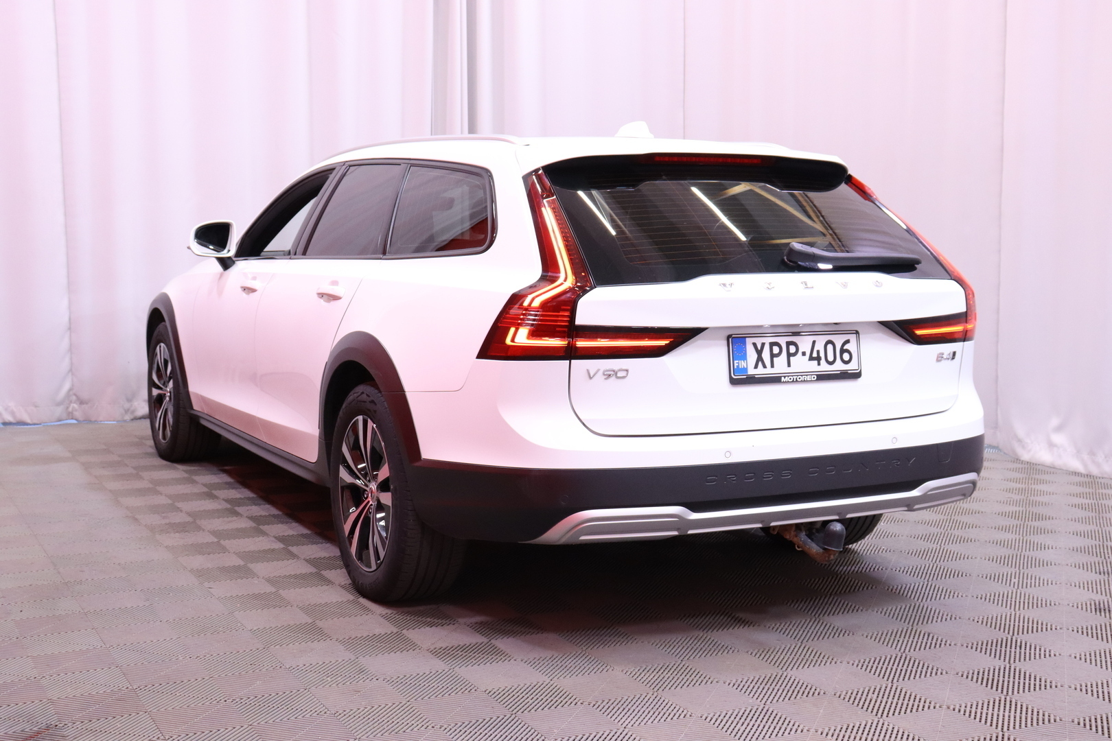 Volvo - V90 Cross Country - B4 AWD D-MHEV Business aut/ Juuri huollettu Suomi-auto! / Webasto / ACC / H&K / Koukku / - Farmari