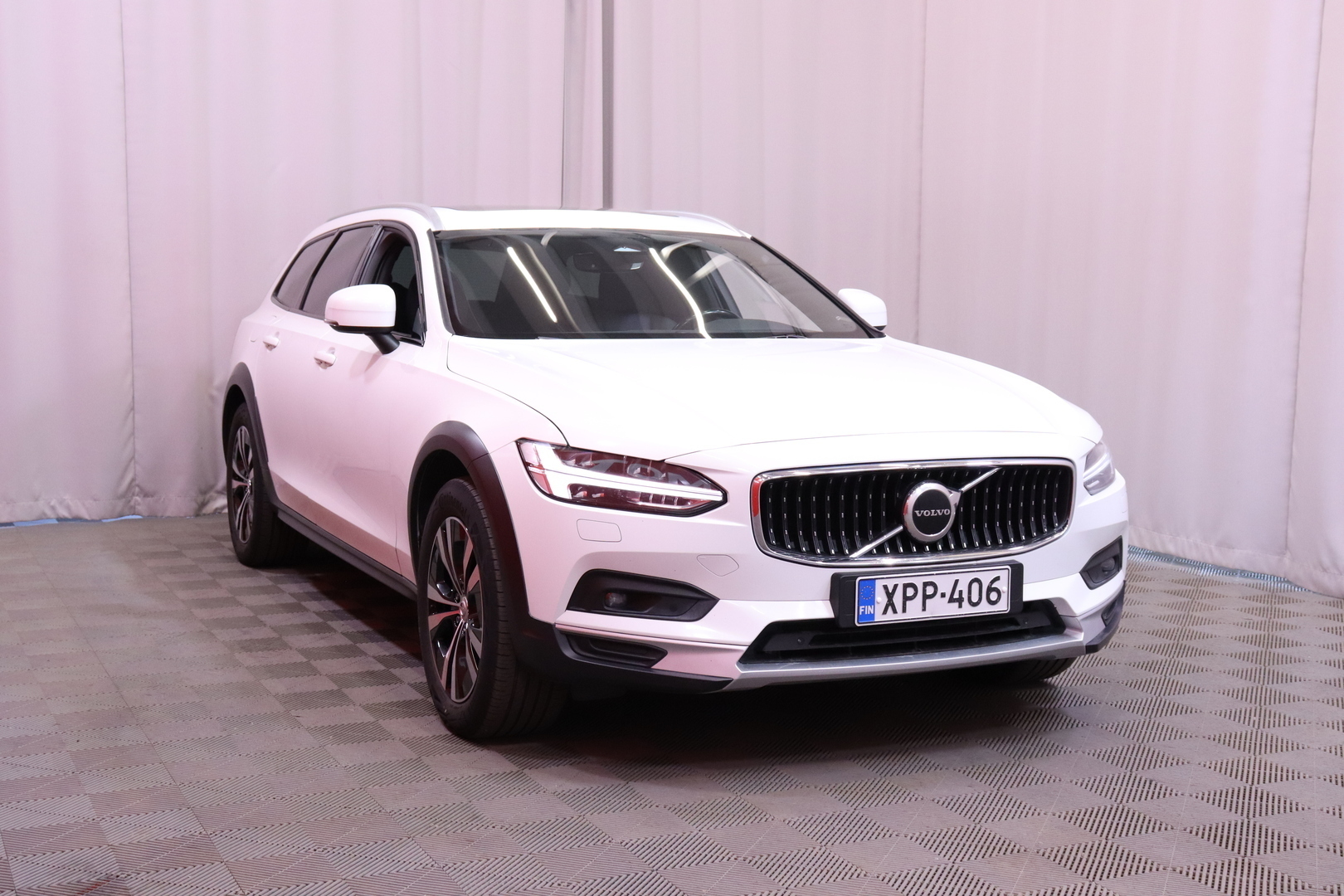 Volvo - V90 Cross Country - B4 AWD D-MHEV Business aut/ Juuri huollettu Suomi-auto! / Webasto / ACC / H&K / Koukku / - Farmari