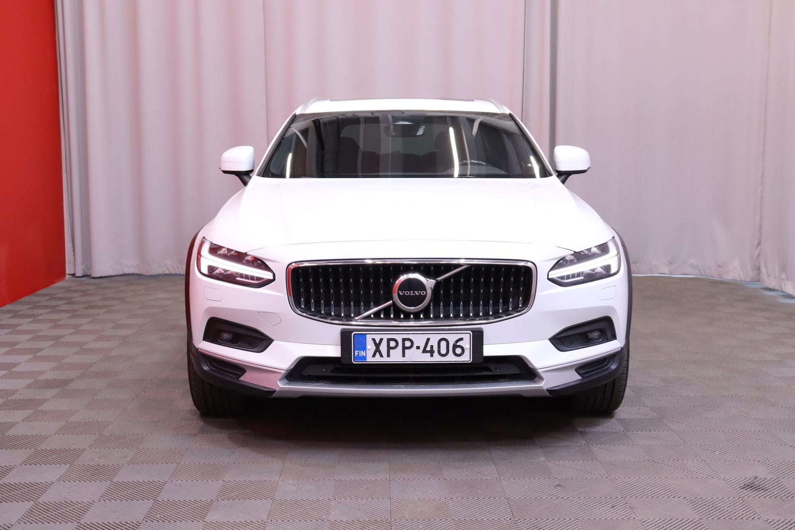 Volvo - V90 Cross Country - B4 AWD D-MHEV Business aut/ Juuri huollettu Suomi-auto! / Webasto / ACC / H&K / Koukku / - Farmari