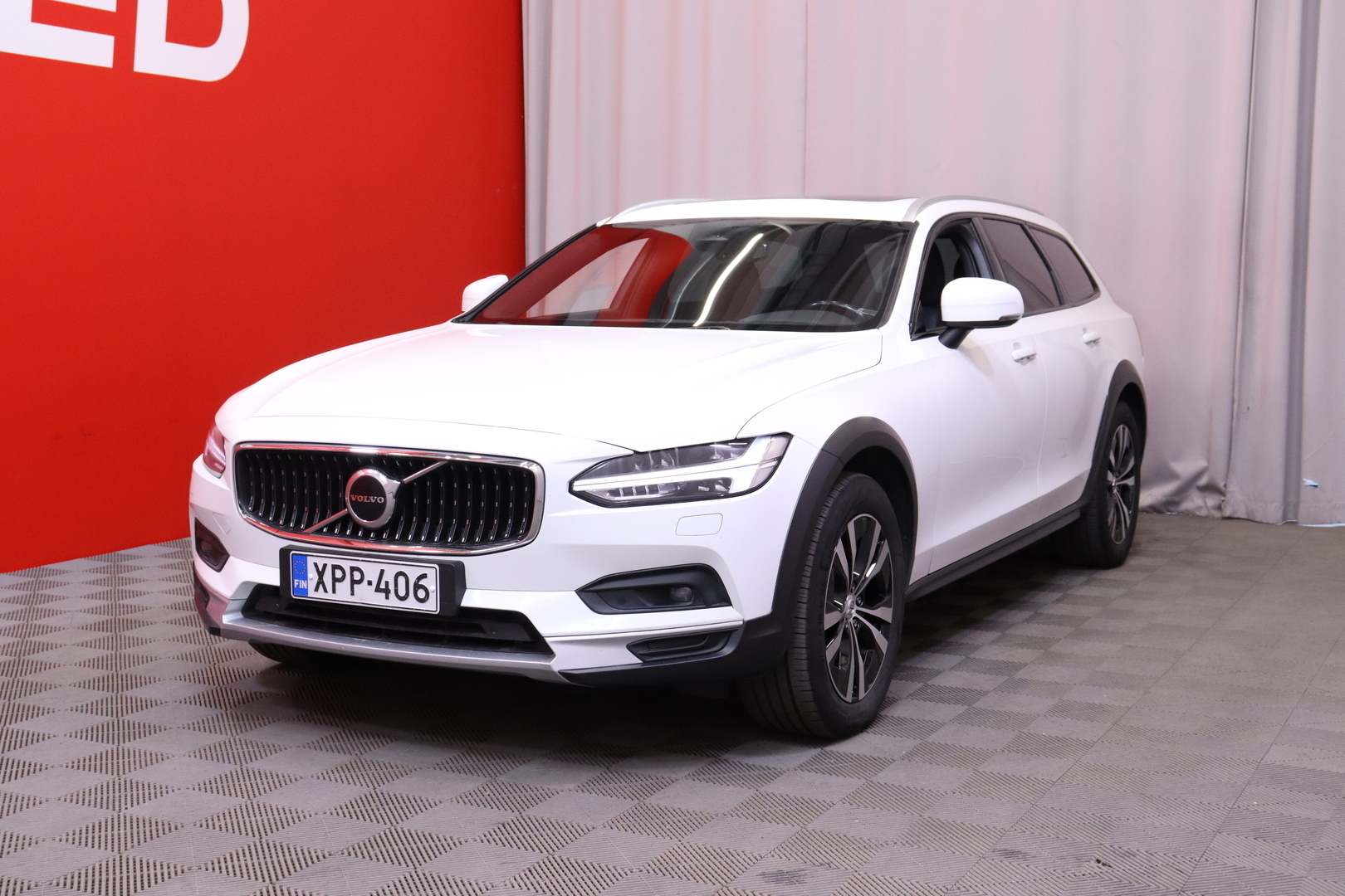 Volvo - V90 Cross Country - B4 AWD D-MHEV Business aut/ Juuri huollettu Suomi-auto! / Webasto / ACC / H&K / Koukku / - Farmari