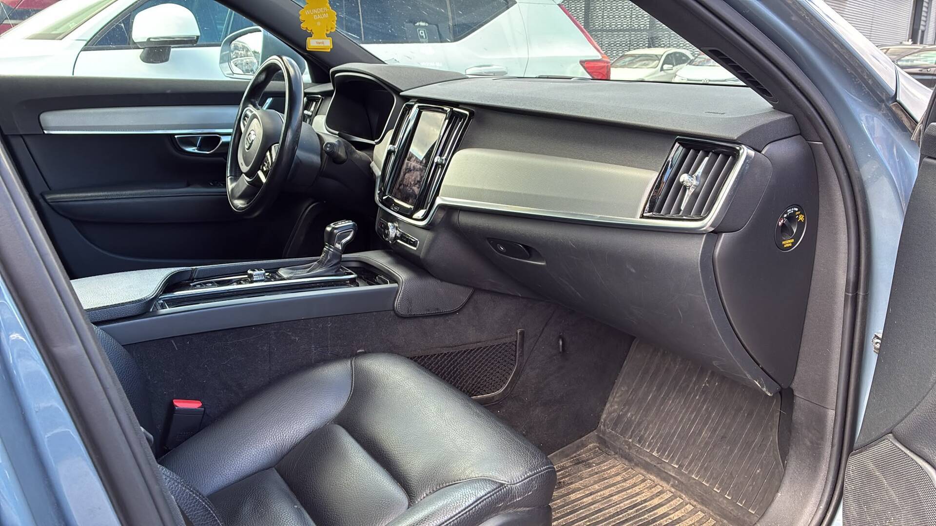 Volvo - V90 - D5 AWD Inscription aut. / Styling-Kit / ACC / Webasto / Kamera / Nahat / Keyless // - Farmari