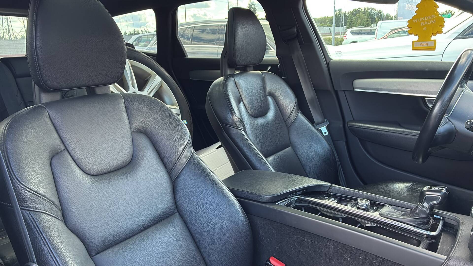 Volvo - V90 - D5 AWD Inscription aut. / Styling-Kit / ACC / Webasto / Kamera / Nahat / Keyless // - Farmari