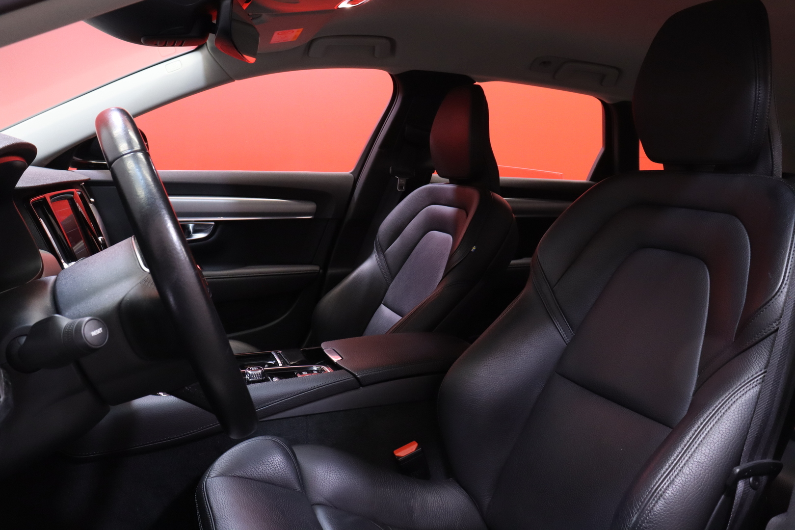 Volvo - V90 - T8 AWD Momentum aut - Farmari