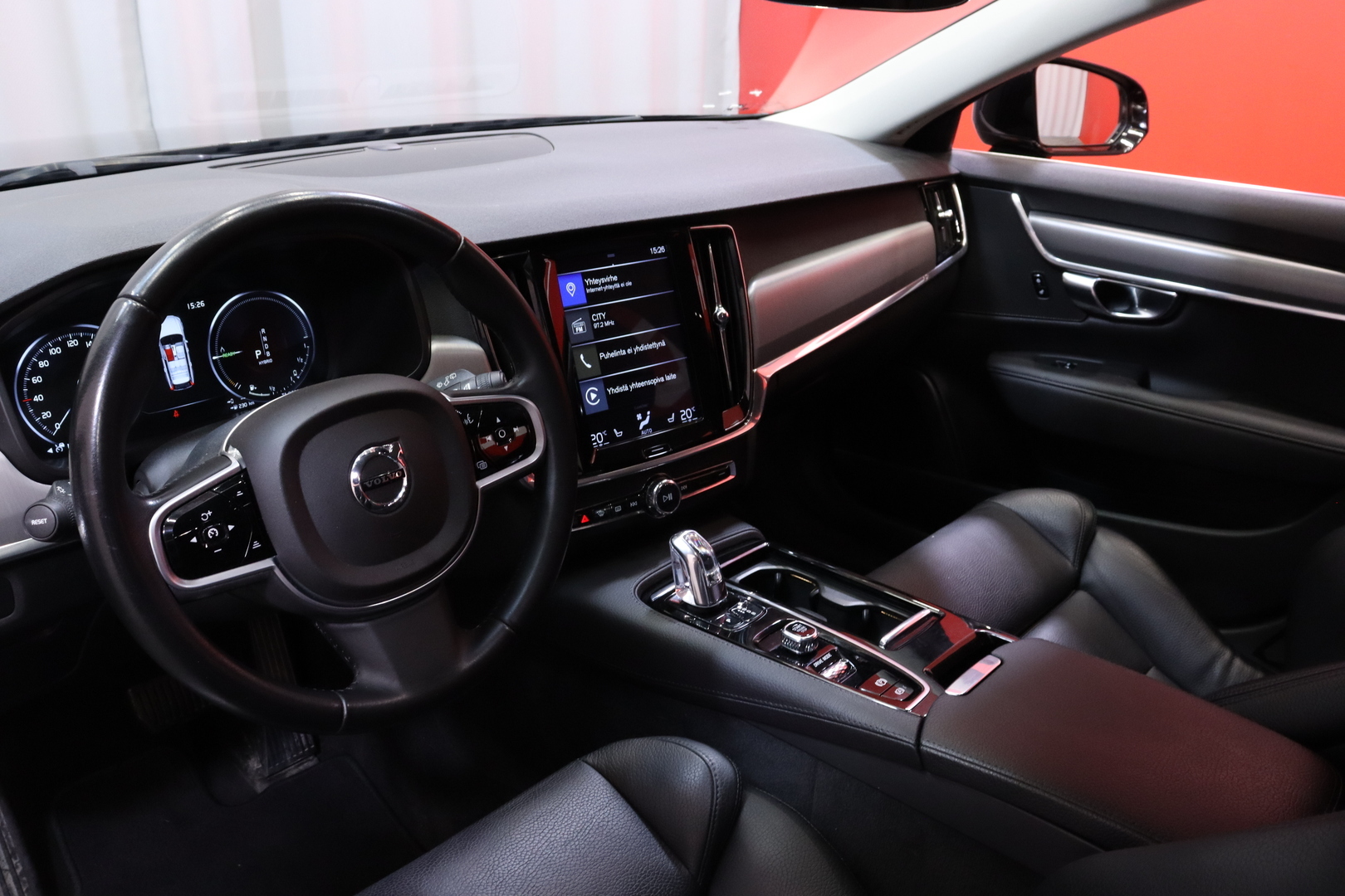 Volvo - V90 - T8 AWD Momentum aut - Farmari