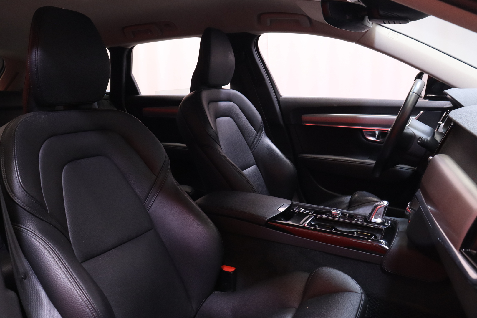 Volvo - V90 - T8 AWD Momentum aut - Farmari