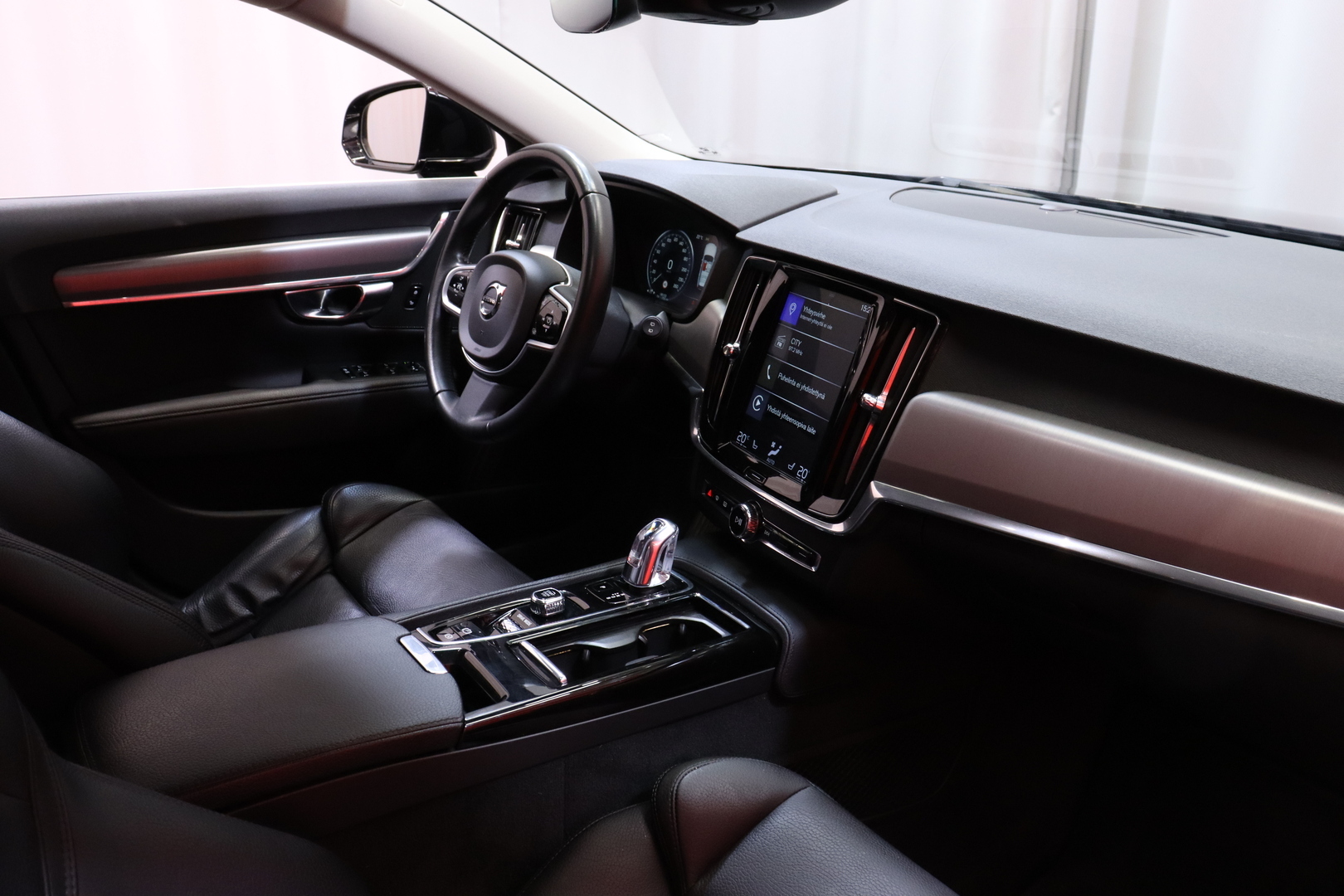 Volvo - V90 - T8 AWD Momentum aut - Farmari