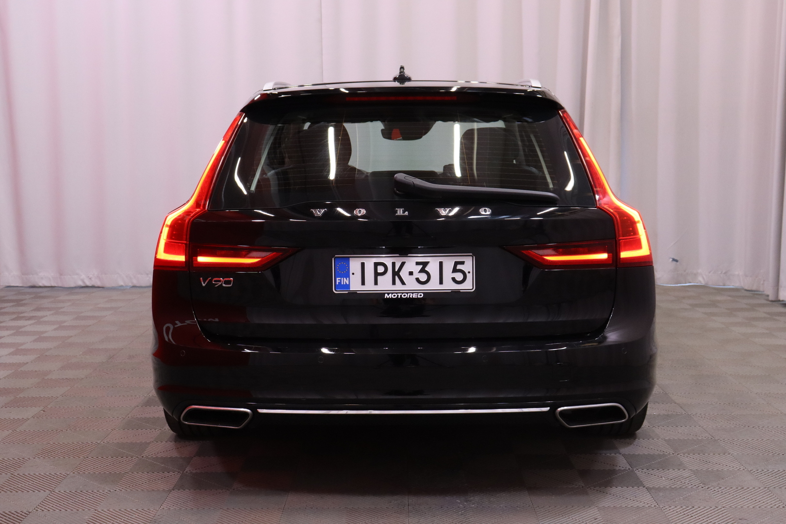 Volvo - V90 - T8 AWD Momentum aut - Farmari