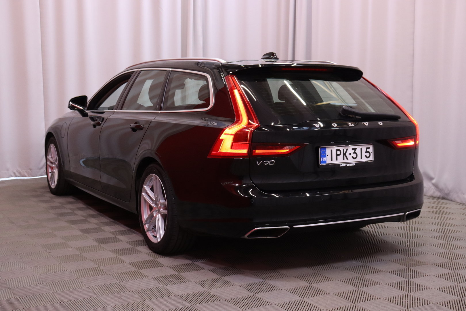 Volvo - V90 - T8 AWD Momentum aut - Farmari