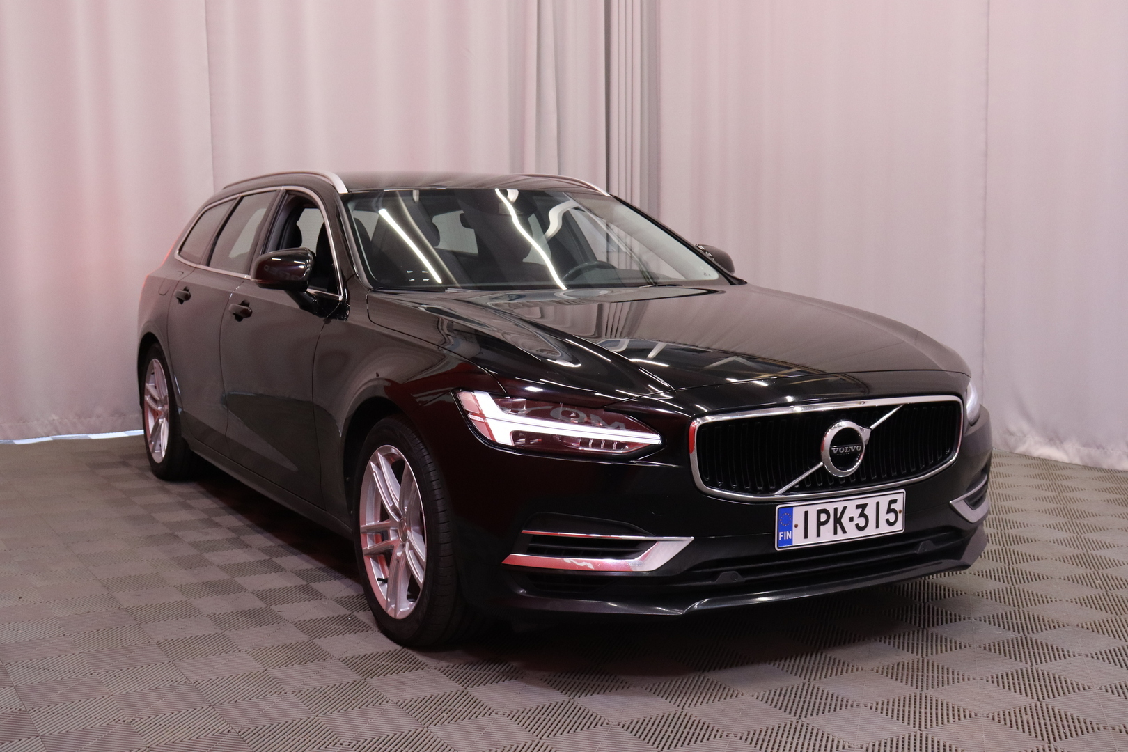 Volvo - V90 - T8 AWD Momentum aut - Farmari